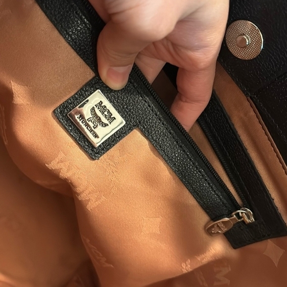 MCM Munchen Black Saffiano Leather Shoulder Bag (EXCELLENT CONDITION) - Picture 13 of 15